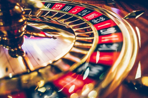 Diamond Empire live blackjack table on lobi 89 showing dealer, cards, and multi-camera feed
